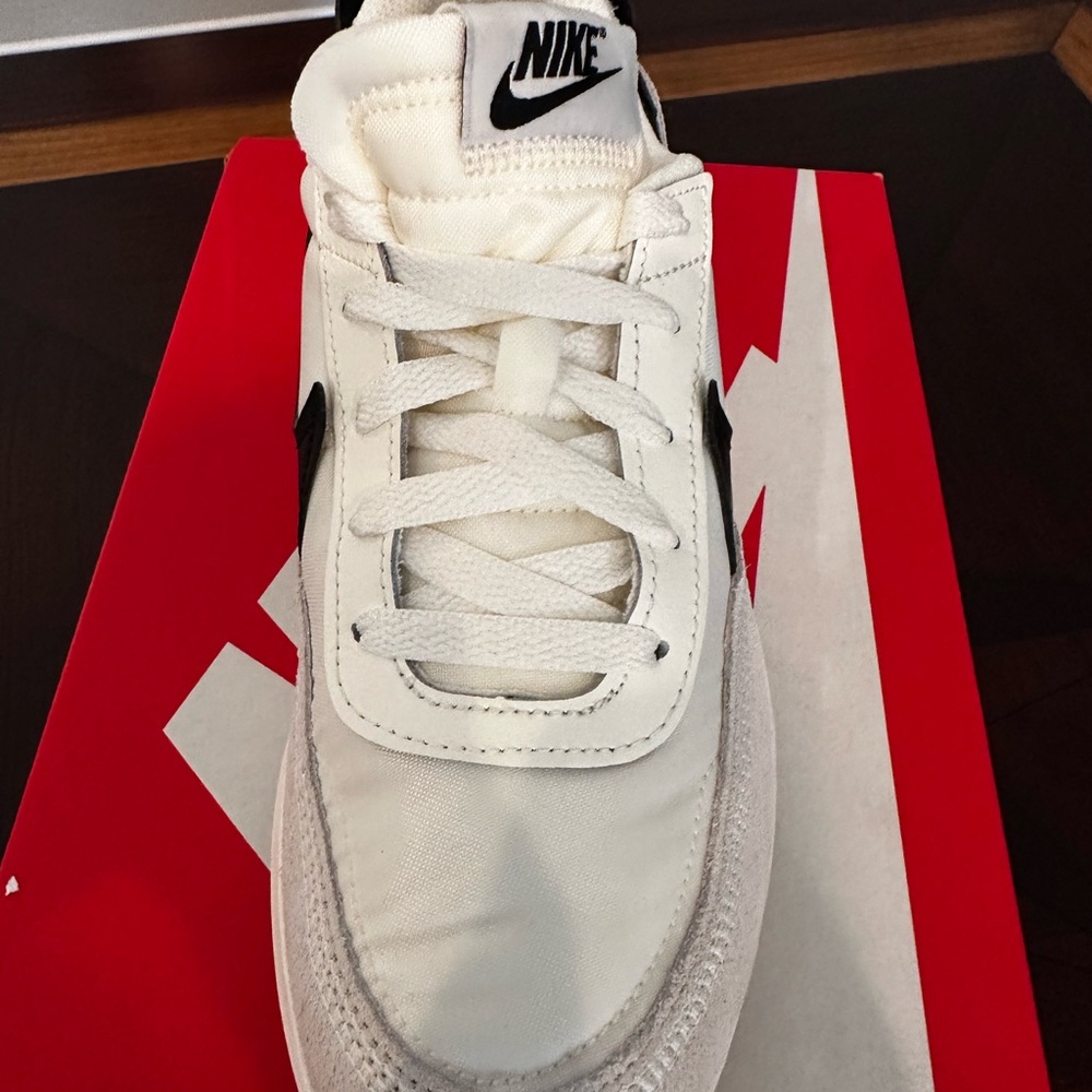 Nike White and Black Athletic Shoes BRAND NEW - Picture 9 of 12